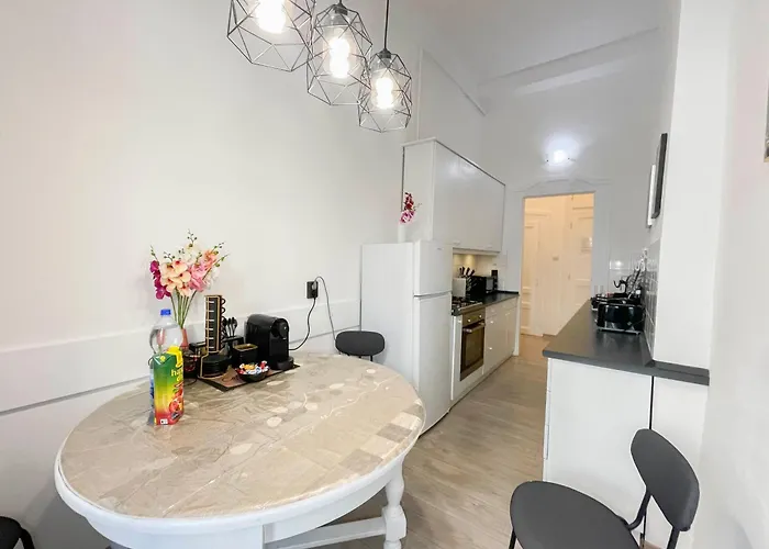 W25 Spacious 3br Free Parking Apartment Budapest