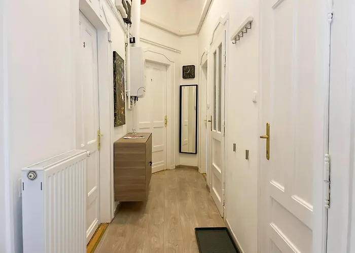 W25 Spacious 3br Free Parking Apartment Budapest