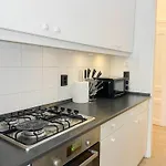 W25 Spacious 3br Free Parking * بودابست