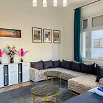 W25 Spacious 3br Free Parking شقة
