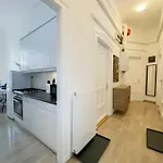 W25 Spacious 3br Free Parking