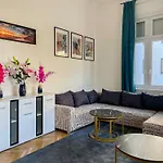 W25 Spacious 3br Free Parking بودابست