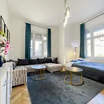 W25 Spacious 3br Free Parking شقة