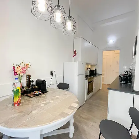 W25 Spacious 3br Free Parking Apartment Budapest