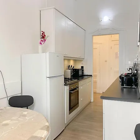 W25 Spacious 3br Free Parking