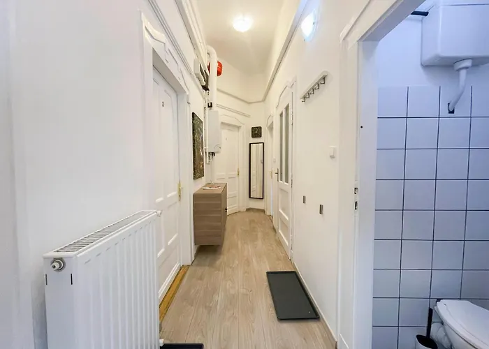 W25 Spacious 3br Free Parking بودابست