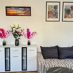 W25 Spacious 3br Free Parking Apartament