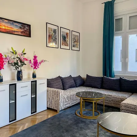 W25 Spacious 3br Free Parking Budapest