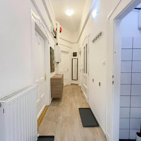 W25 Spacious 3br Free Parking Budapest