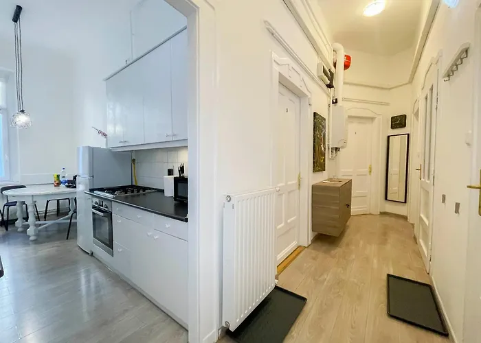 W25 Spacious 3br Free Parking