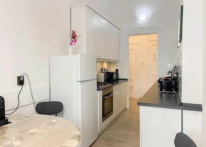 W25 Spacious 3br Free Parking